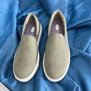 NWOT Dr Scholl’s Nova Slip On Sneakers Sage Green Size 6m